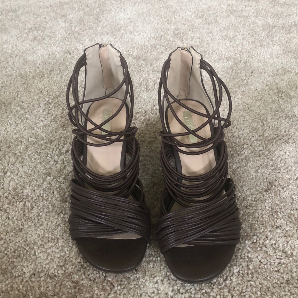 AVON 🌺🌸🌺Mark Sz 6 gladiator sandal